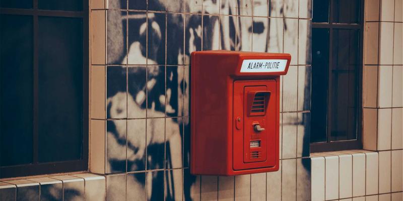 MPLS技术深度解析：从核心原理到混合云网络的关键角色